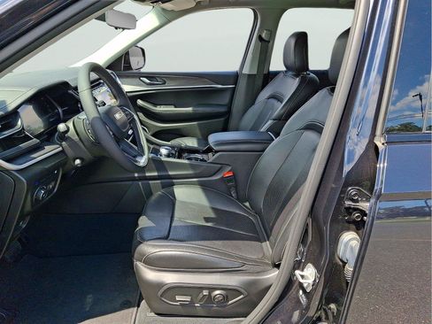 Used 2022 Jeep Grand Cherokee Limited 4xe w/ Luxury Tech Group II AWD/4WD image 11