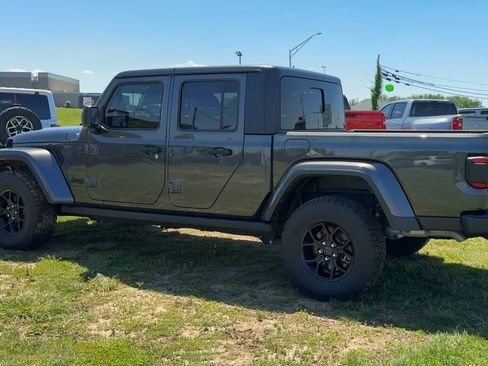 Used 2024 Jeep Gladiator Sport AWD/4WD image 4