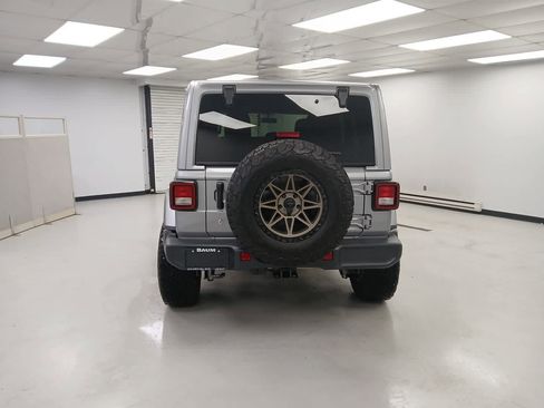 Used 2020 Jeep Wrangler Unlimited Sahara image 6