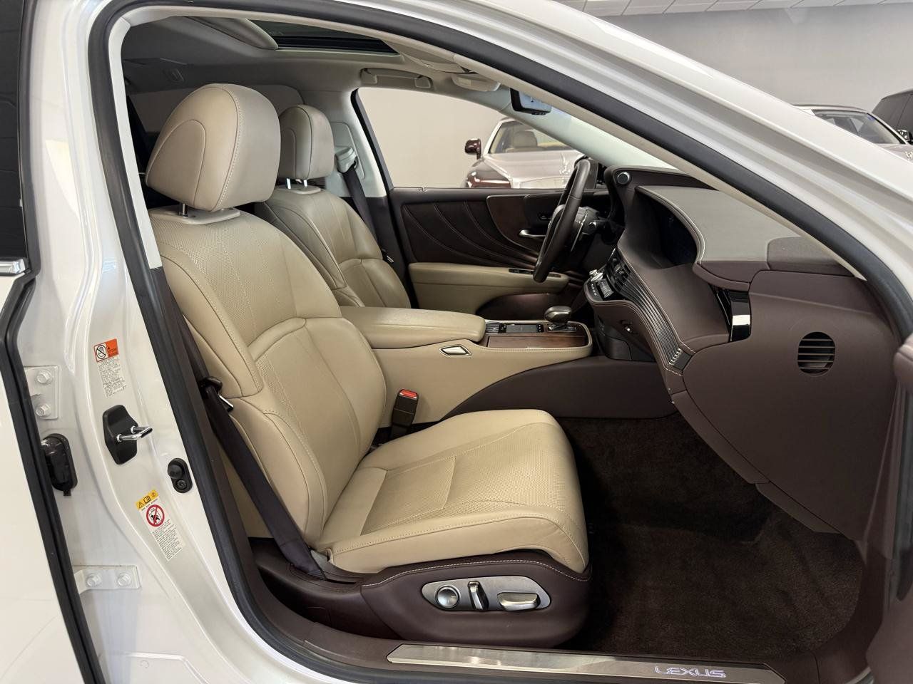 Used 2018 Lexus LS 500 w/ Accessory Package (Z2) RWD image 25