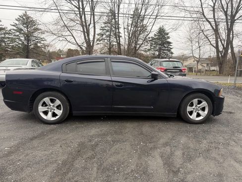 Used 2012 Dodge Charger SE image 3