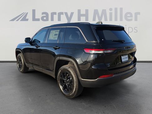 New 2026 Jeep Grand Cherokee Altitude AWD/4WD image 3