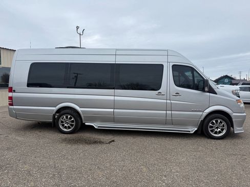 Used 2009 Dodge Sprinter 2500 image 4