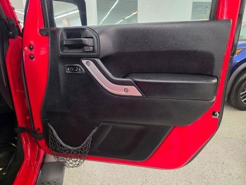 Used 2015 Jeep Wrangler Sahara AWD/4WD image 27