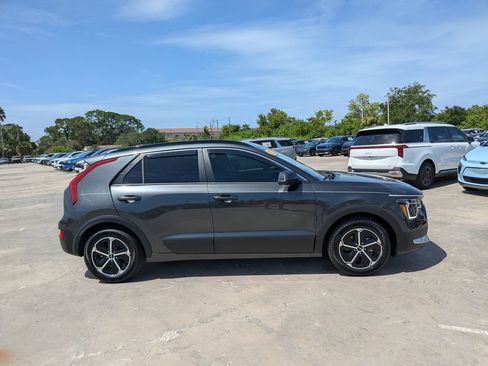 Certified 2023 Kia Niro EX FWD image 9