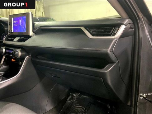 Used 2025 Toyota RAV4 XLE image 19