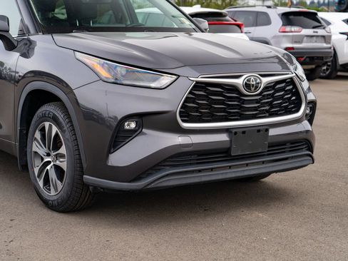 Used 2022 Toyota Highlander XLE AWD/4WD image 6