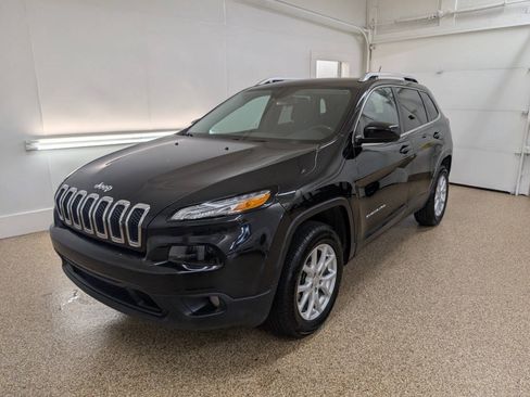 Used 2015 Jeep Cherokee Latitude w/ Cold Weather Group AWD/4WD image 2