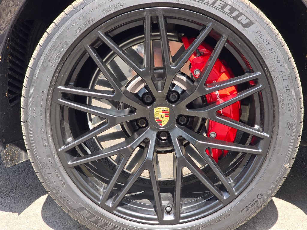 Used 2023 Porsche Macan GTS AWD/4WD image 12