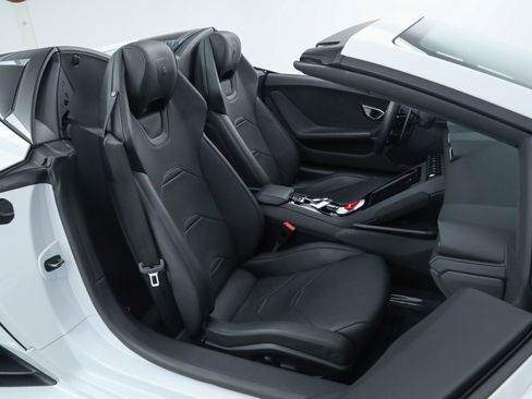 Used 2023 Lamborghini Huracan EVO image 19