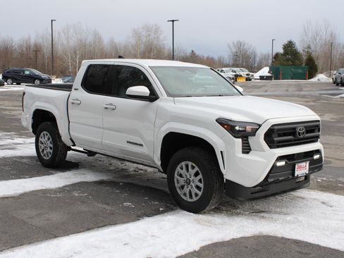 New 2026 Toyota Tacoma SR5 image 3