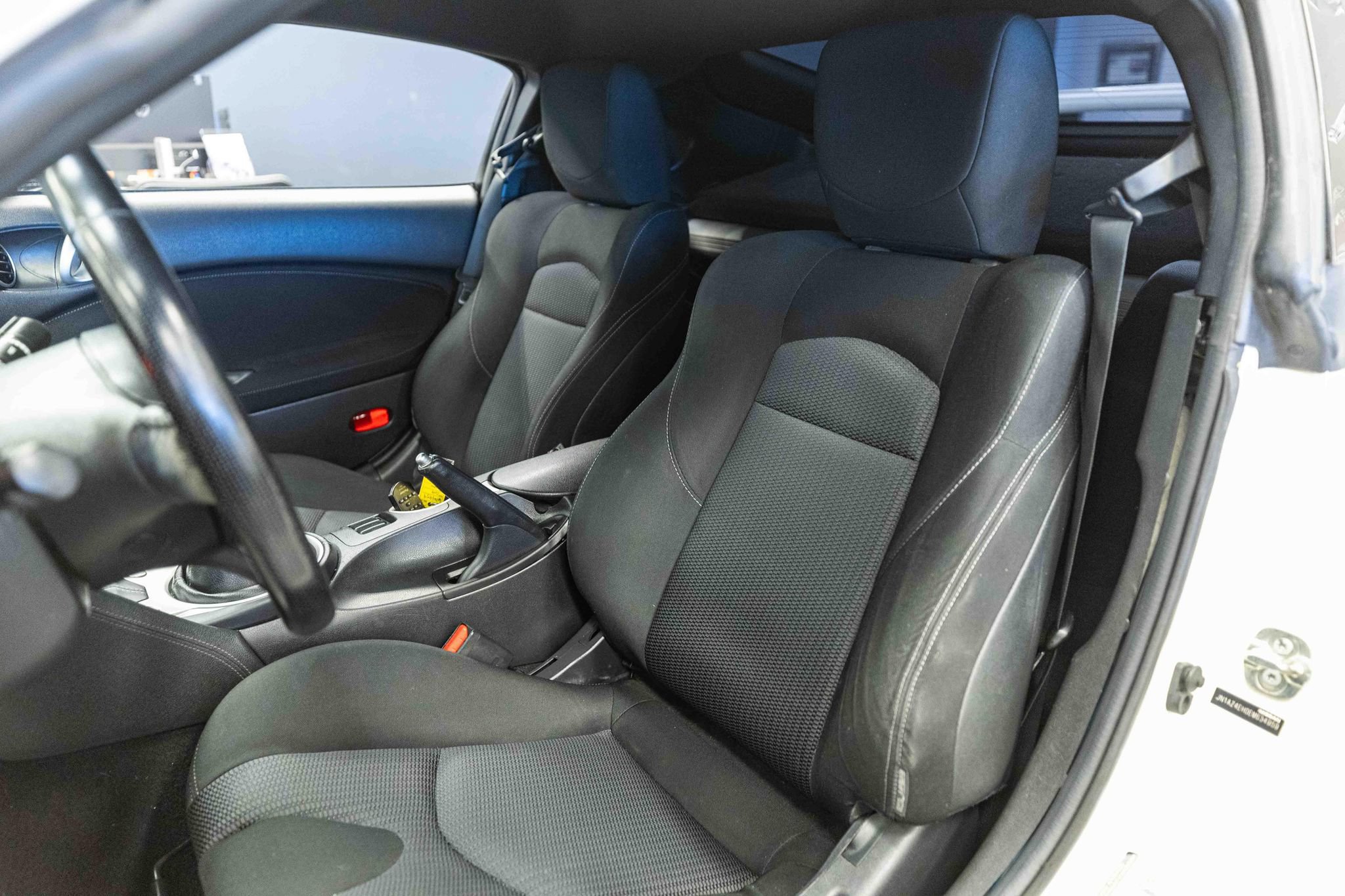 Used 2014 Nissan 370Z Coupe RWD image 9