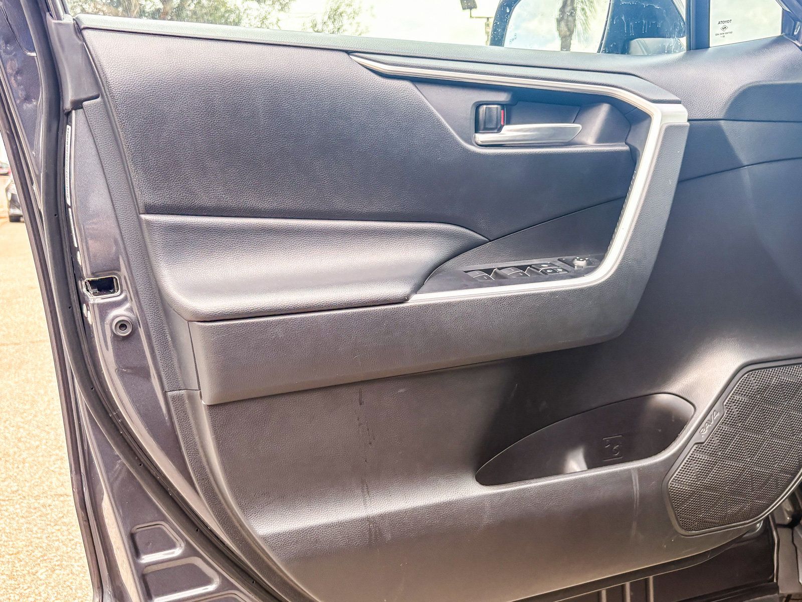 Used 2023 Toyota RAV4 XLE w/ Convenience Package FWD image 20