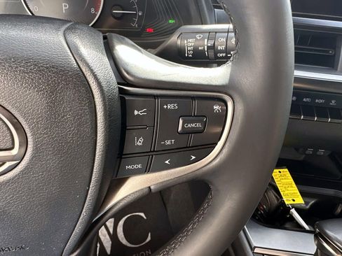 Used 2023 Lexus UX 250h AWD image 17