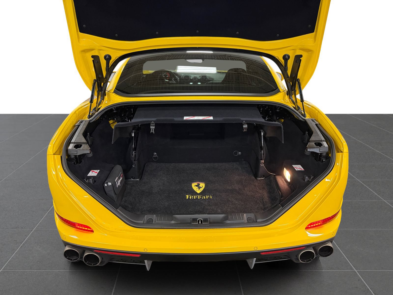Used 2015 Ferrari California T RWD image 26