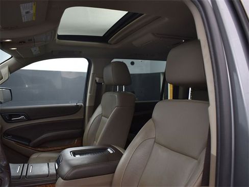 Used 2020 Chevrolet Suburban Premier w/ Premier 6.2L Value Package image 22