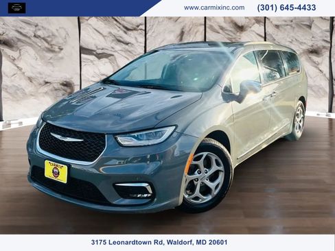 Used 2022 Chrysler Pacifica Limited image 1