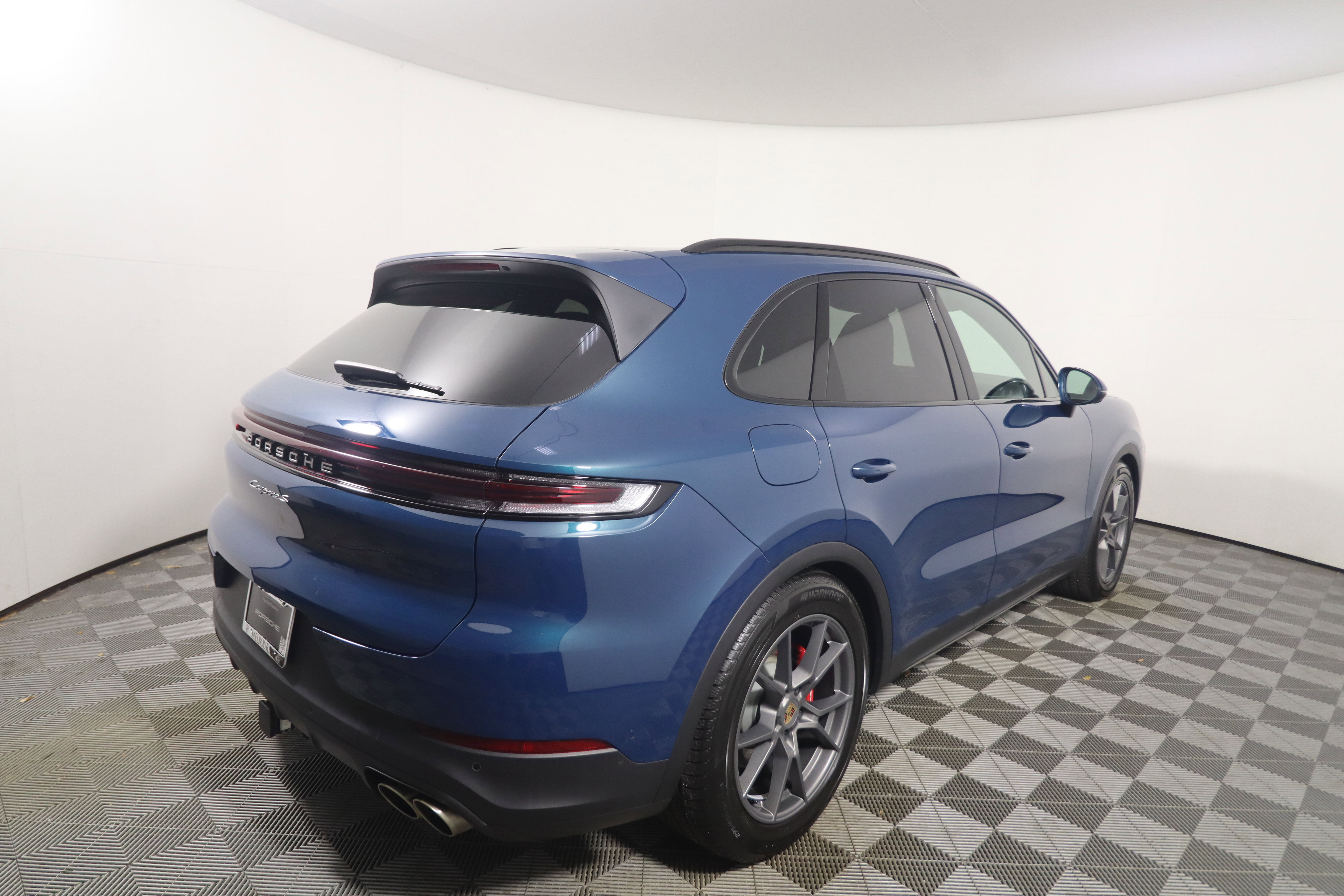 Used 2025 Porsche Cayenne S AWD/4WD image 7