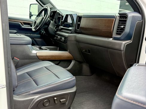 Certified 2024 Chevrolet Silverado 2500 High Country w/ Technology Package AWD/4WD image 15