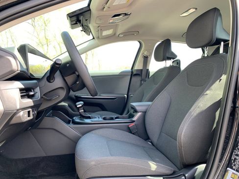 Used 2025 Kia K4 FWD image 25