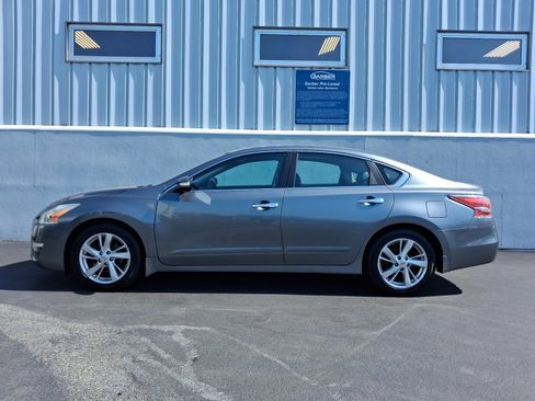 Used 2015 Nissan Altima 2.5 SL w/ Moonroof Package FWD image 2