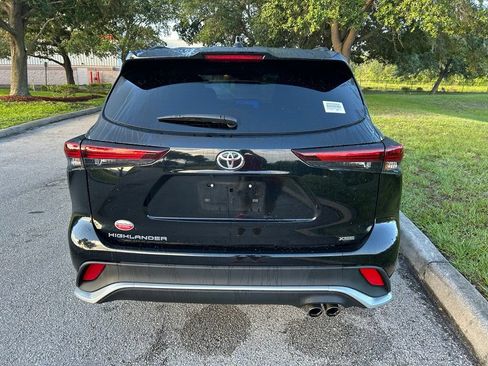 Certified 2024 Toyota Highlander XSE FWD image 5