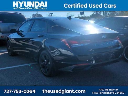 Used 2023 Hyundai Elantra SEL image 2