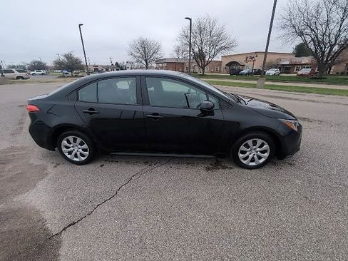 Certified 2025 Toyota Corolla LE image 2