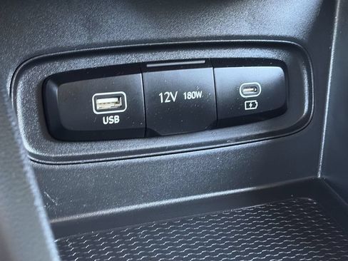 Used 2023 Hyundai Venue SE FWD image 27