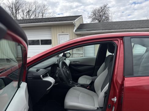 Used 2021 Toyota Corolla LE image 13