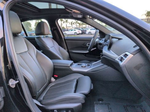 Used 2025 BMW 330i Sedan w/ Convenience Package image 33