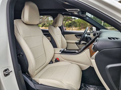 Certified 2026 Mercedes-Benz GLC 300 4MATIC image 17