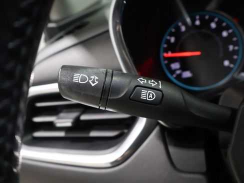 Used 2020 Chevrolet Equinox LT image 36