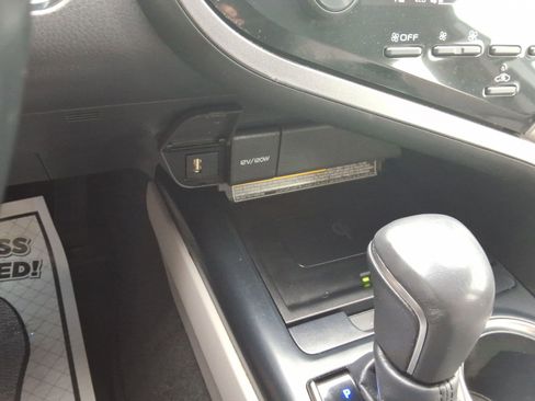 Used 2020 Toyota Camry XSE image 18