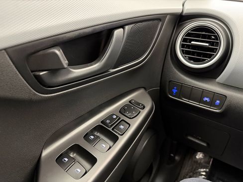 Used 2020 Hyundai Kona SE image 15