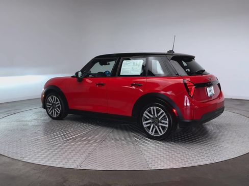 Used 2026 MINI Cooper 4-Door Hardtop FWD image 6
