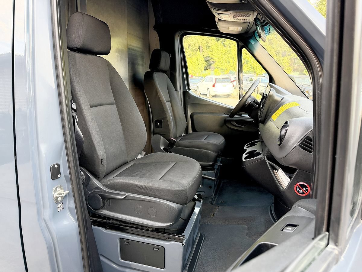 Used 2019 Mercedes-Benz Sprinter 144 image 46