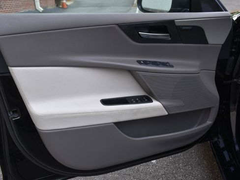 Used 2019 Jaguar XE Prestige RWD image 20