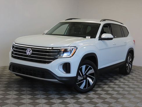 Used 2025 Volkswagen Atlas SE FWD image 1
