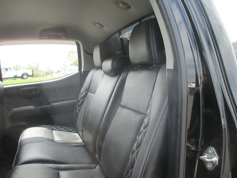 Used 2019 Toyota Tacoma SR5 image 21