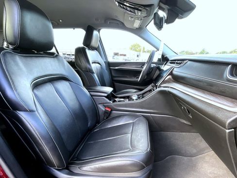 Used 2023 Jeep Grand Cherokee Limited w/ Luxury Tech Group II image 16