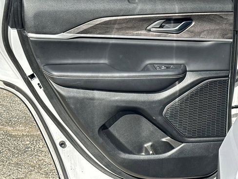 Used 2023 Jeep Grand Cherokee Limited w/ Luxury Tech Group II image 23