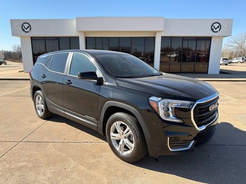 Used 2024 GMC Terrain SLE image 2