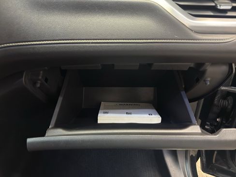 Used 2018 GMC Acadia SLT image 23