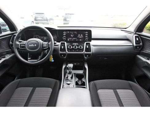 Used 2023 Kia Sorento LX FWD image 10