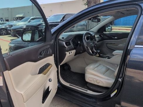 Used 2018 GMC Acadia Denali w/ Technology Package FWD image 8