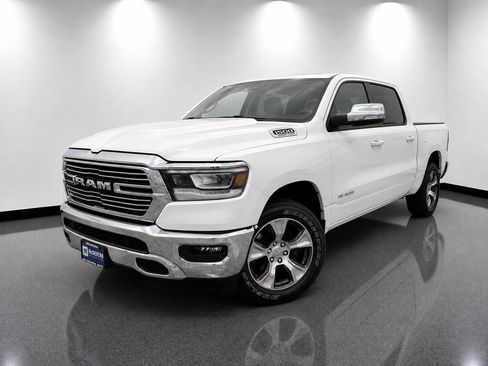 Used 2023 RAM 1500 Laramie AWD/4WD image 1