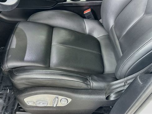 Certified 2020 Porsche Macan AWD/4WD image 13