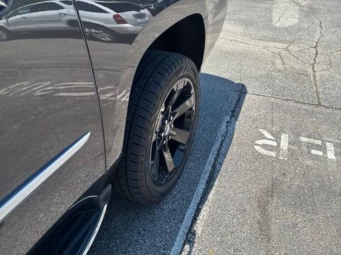 Used 2017 Cadillac Escalade ESV Luxury AWD/4WD image 8