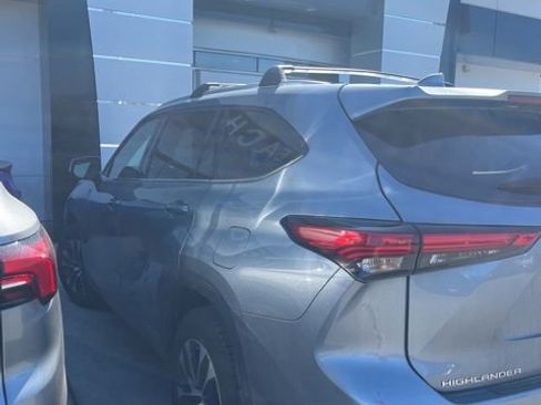 Used 2022 Toyota Highlander XLE image 5